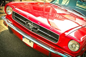 rotes Ford Sportauto